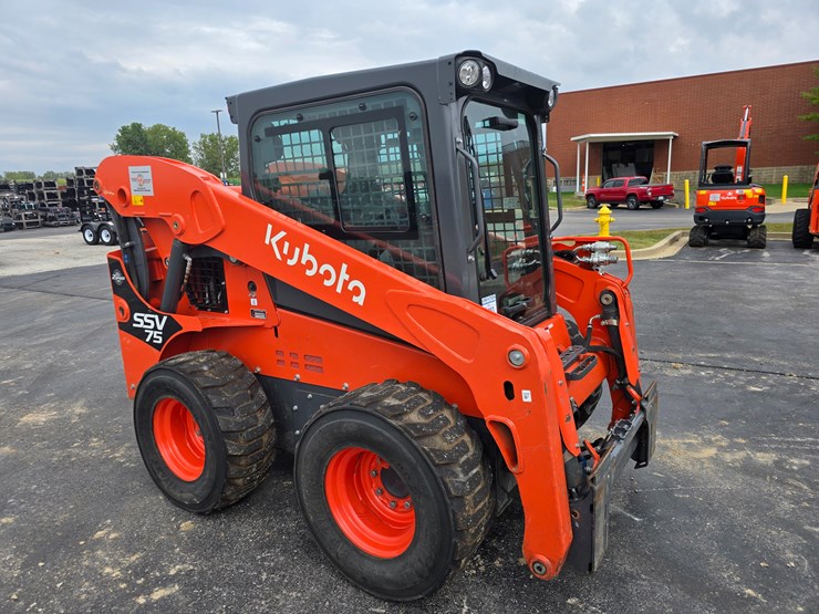2023-kubota-ssv75-image-27