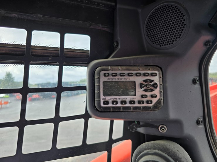 2019-kubota-ssv75-image-62