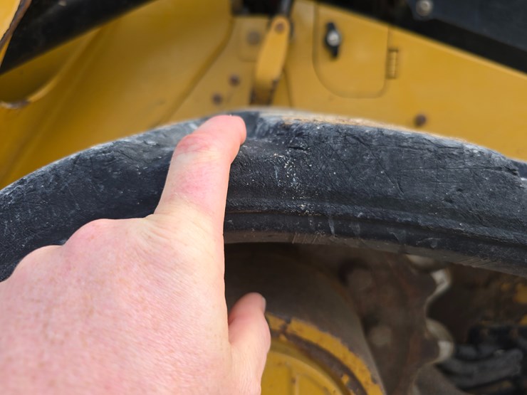 2020-caterpillar-259d3-image-41