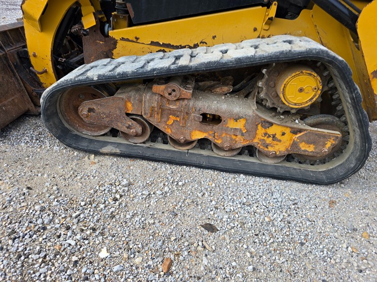 2020-caterpillar-259d3-image-47