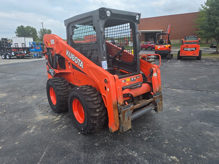 2019-kubota-ssv75-image-21