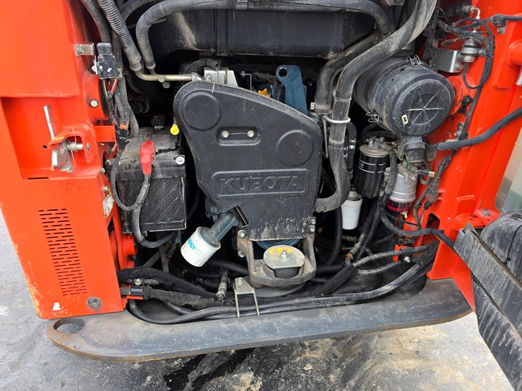 2019-kubota-ssv75-image-41