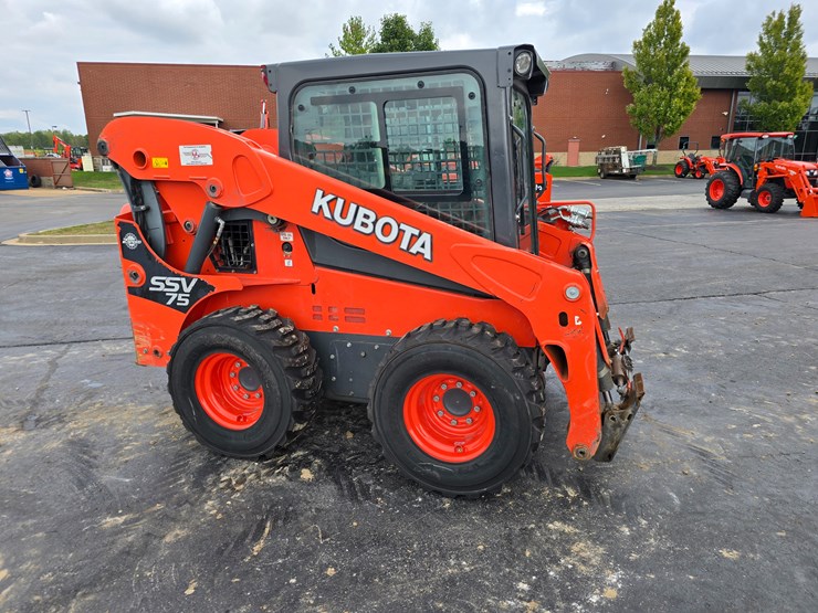 2019-kubota-ssv75-image-17