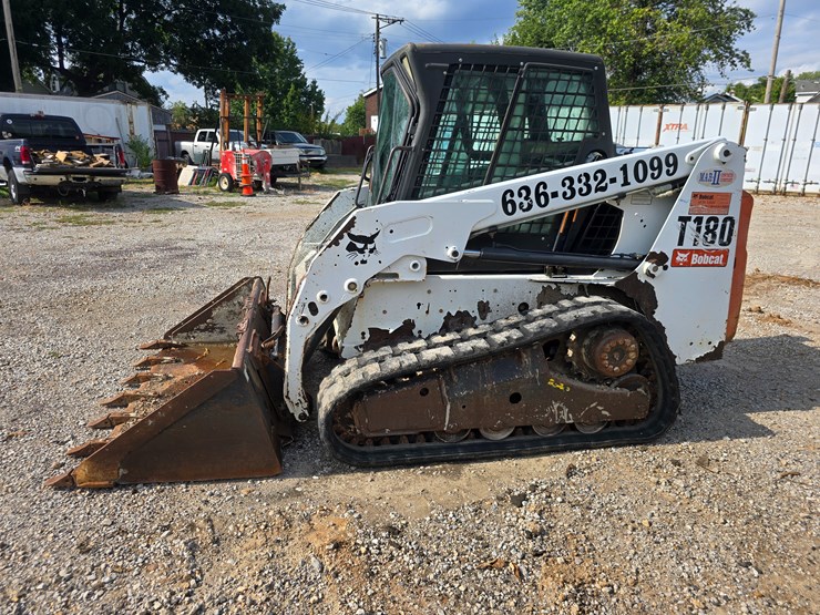 2012-bobcat-t180-image-5