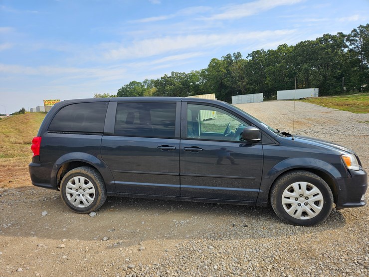 2014-dodge-grand-caravan-image-18