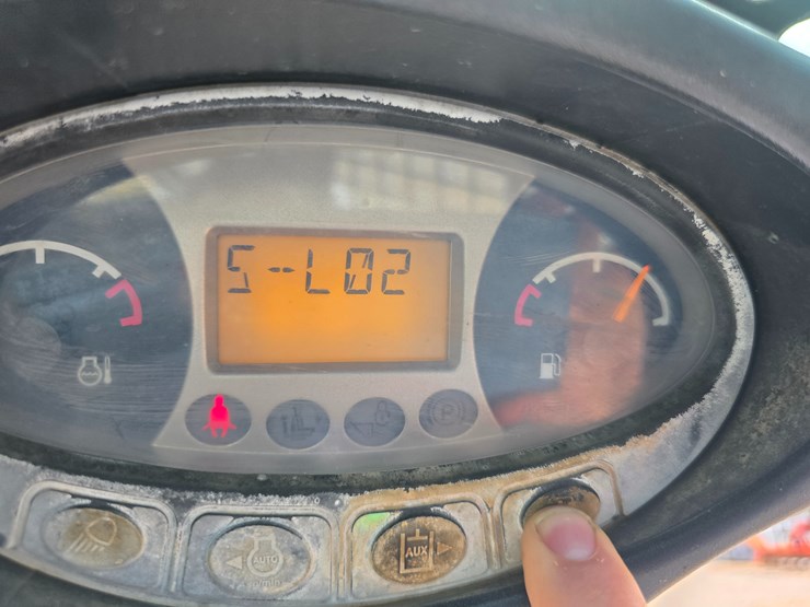 2013-bobcat-t590-image-60