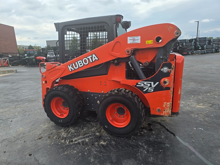 2019-kubota-ssv75-image-9
