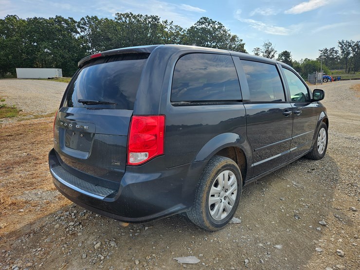 2014-dodge-grand-caravan-image-14