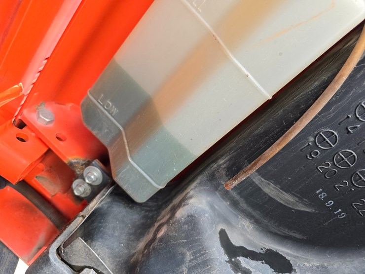 2019-kubota-ssv75-image-47