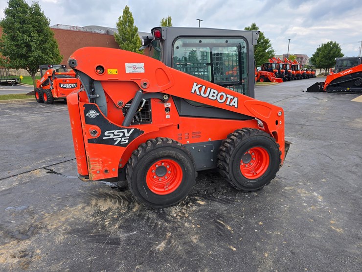 2019-kubota-ssv75-image-15