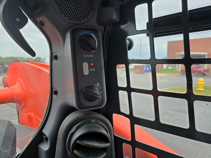 2023-kubota-ssv75-image-73