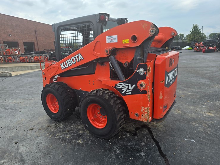 2019-kubota-ssv75-image-10
