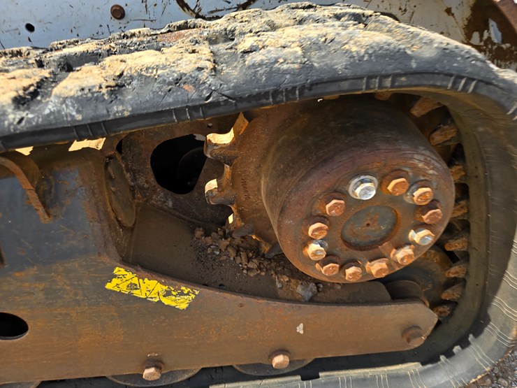 2013-bobcat-t590-image-37