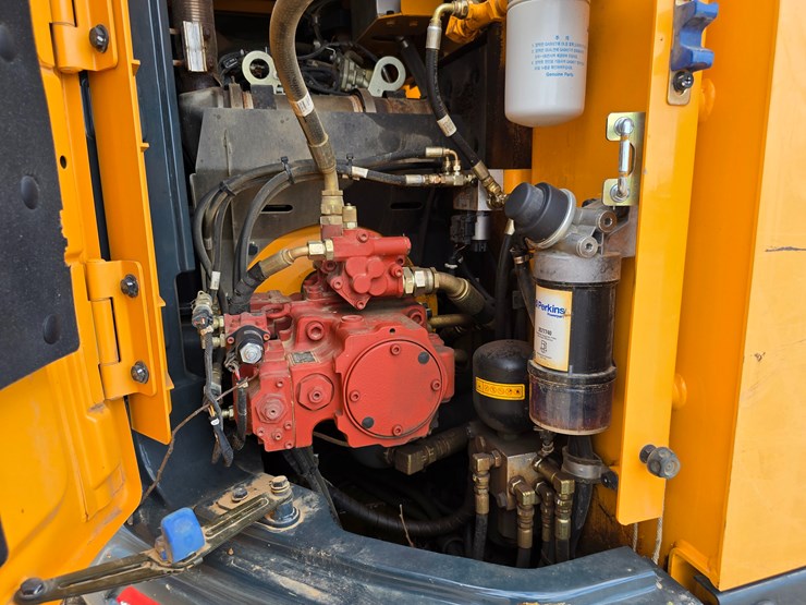 2019-hyundai-hx130-lcr-image-66