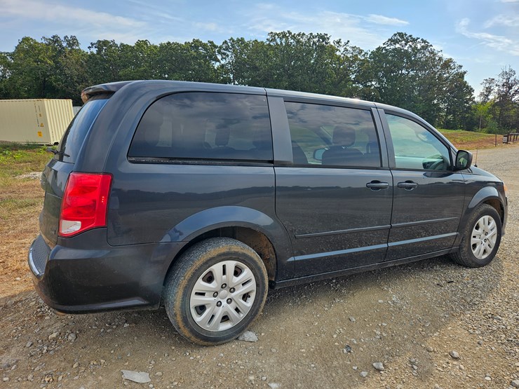 2014-dodge-grand-caravan-image-15