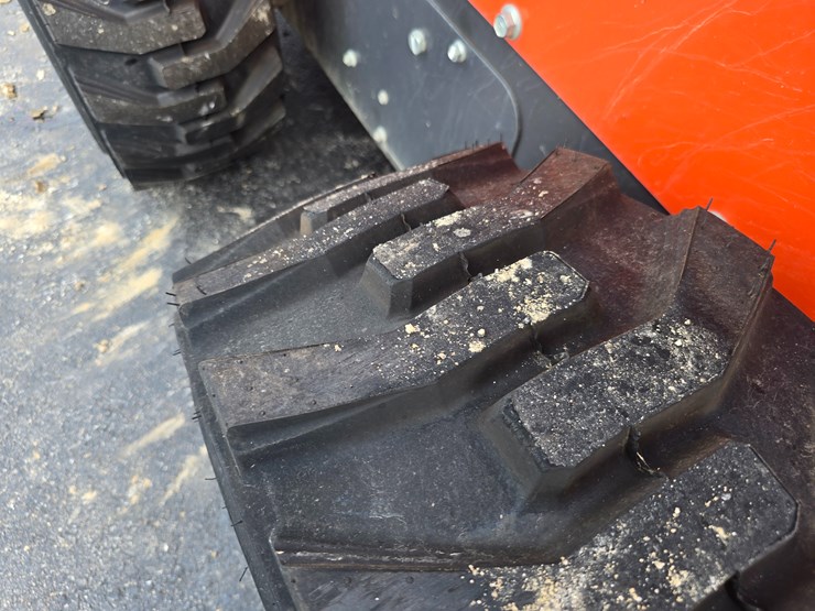 2019-kubota-ssv75-image-30