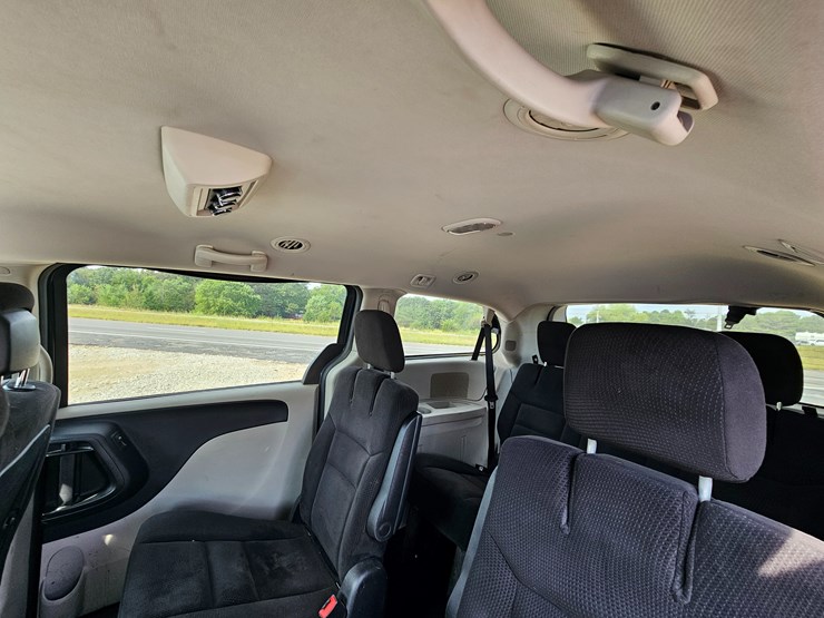 2014-dodge-grand-caravan-image-49