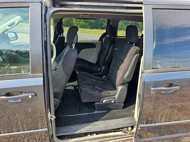 2014-dodge-grand-caravan-image-46