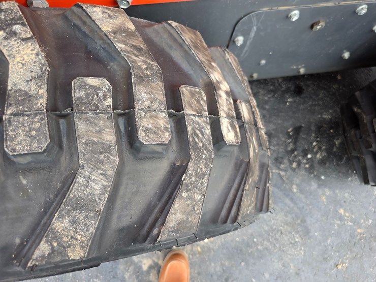 2019-kubota-ssv75-image-38