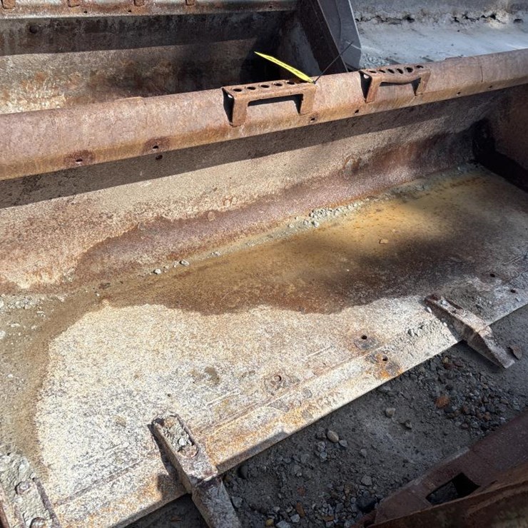 #5048 • (1) Approx 78" Tooth Bucket