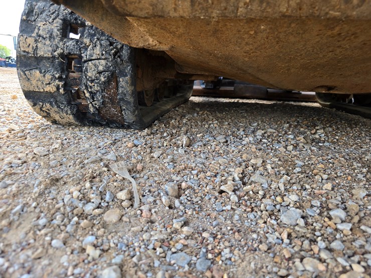 2013-bobcat-t590-image-45