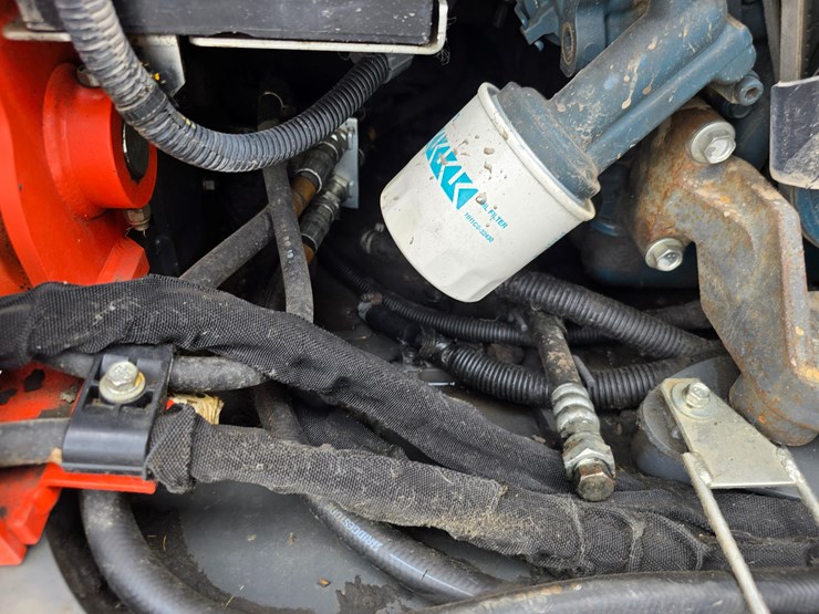 2019-kubota-ssv75-image-44