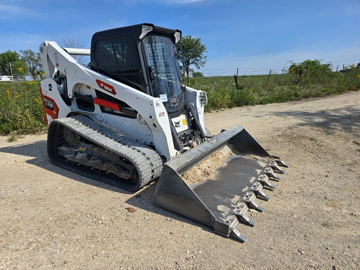 2024-bobcat-t770-image-30