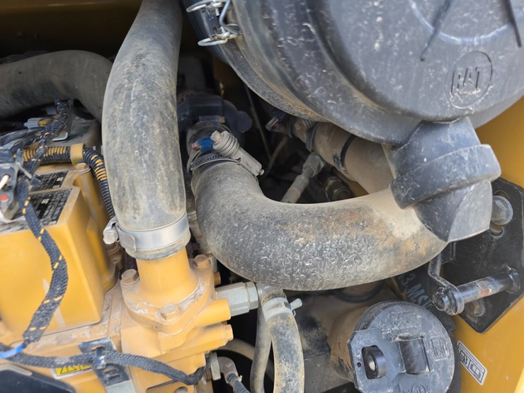 2020-caterpillar-259d3-image-65