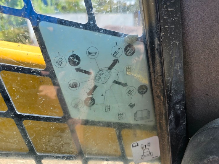 2020-caterpillar-259d3-image-86