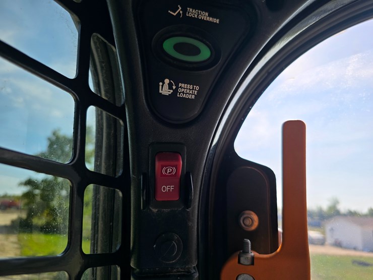 2024-bobcat-t770-image-66