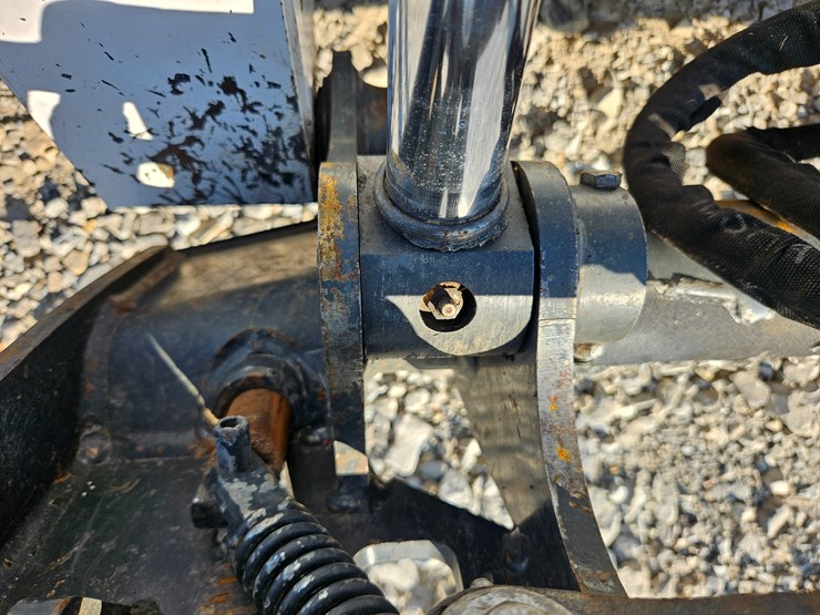 2022-bobcat-t770-image-52