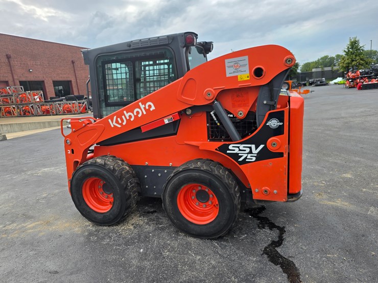 2023-kubota-ssv75-image-8