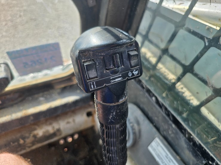 2012-bobcat-t180-image-61