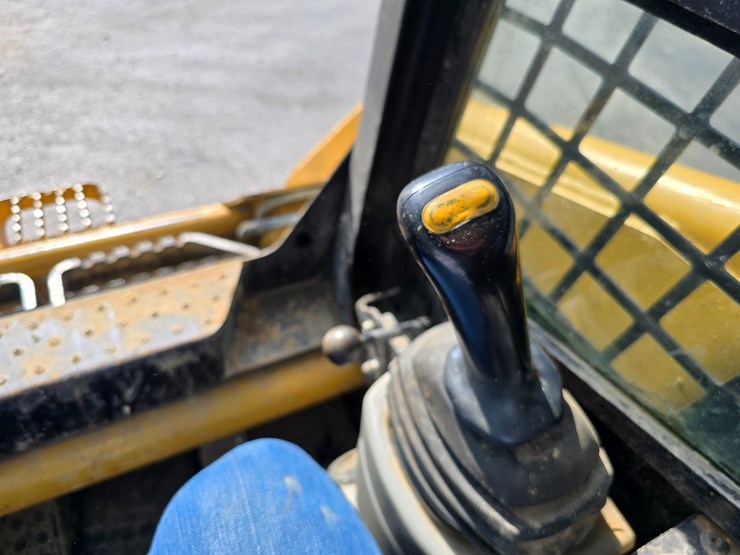 caterpillar-236-image-14