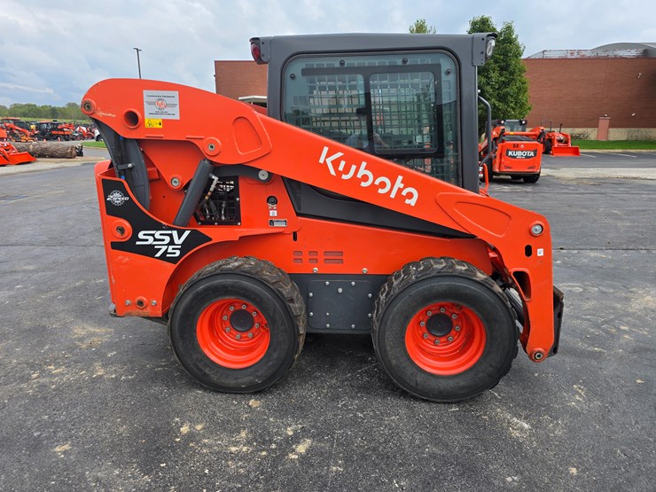 2023-kubota-ssv75-image-24
