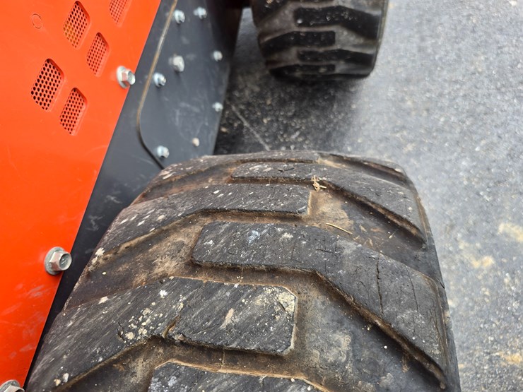 2023-kubota-ssv75-image-35