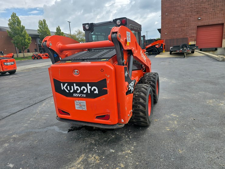 2023-kubota-ssv75-image-17