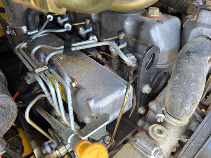 caterpillar-236-image-5