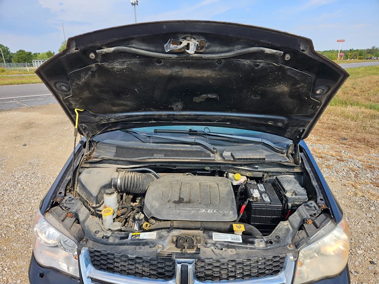 2014-dodge-grand-caravan-image-24