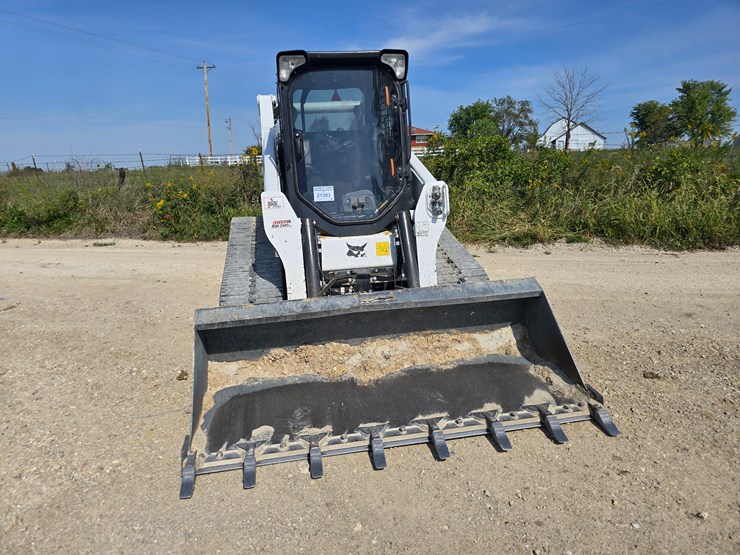 2024-bobcat-t770-image-35
