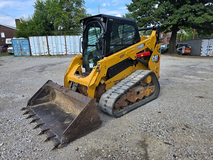 2020-caterpillar-259d3-image-3