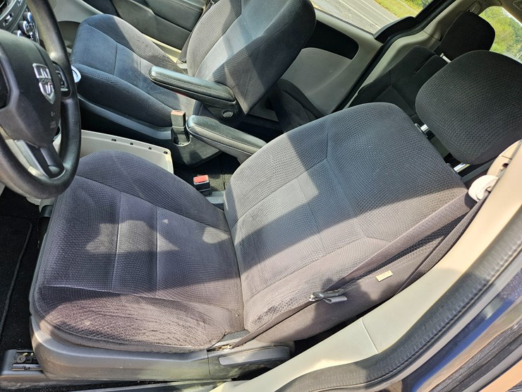 2014-dodge-grand-caravan-image-32