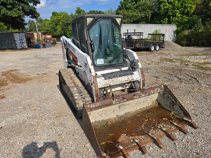 2012-bobcat-t180-image-27