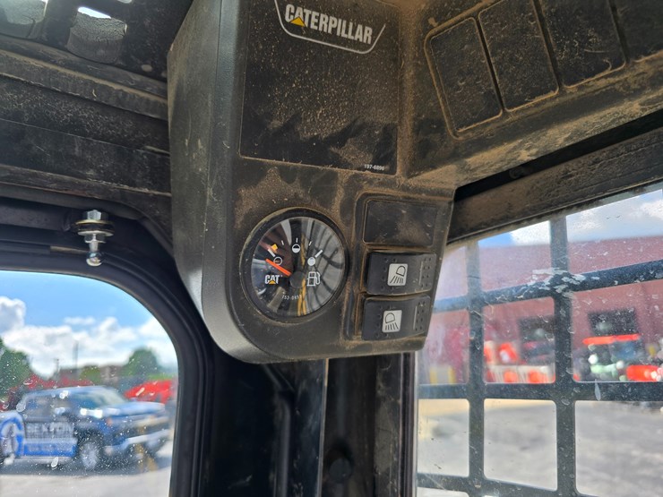 caterpillar-236-image-17