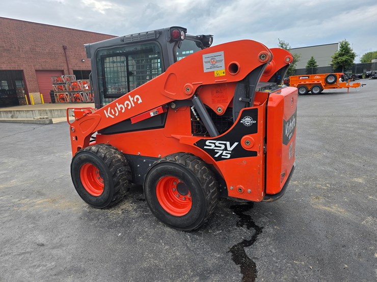 2023-kubota-ssv75-image-9