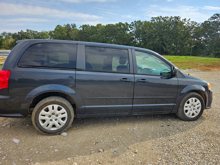 2014-dodge-grand-caravan-image-16