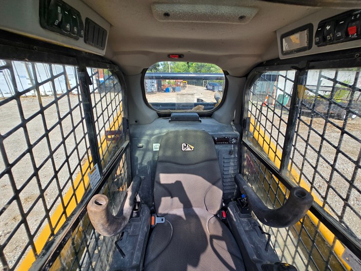 2020-caterpillar-259d3-image-78