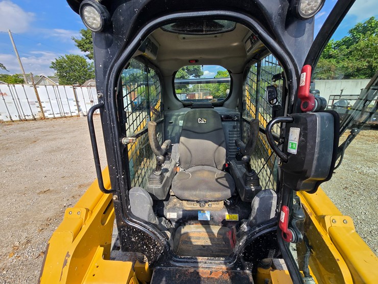 2020-caterpillar-259d3-image-73