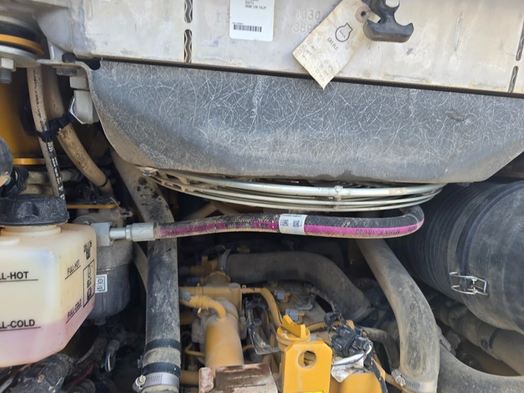 2020-caterpillar-259d3-image-63