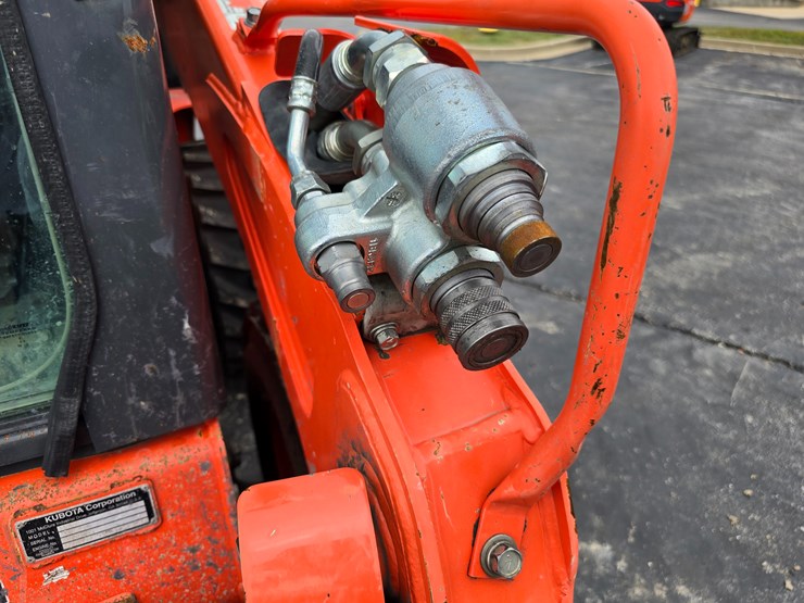 2019-kubota-ssv75-image-25